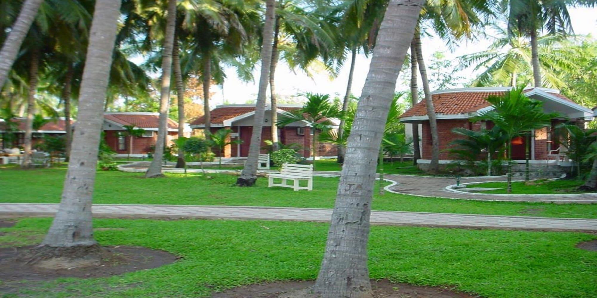 Green Coconut Resort Ченнаи Экстерьер фото