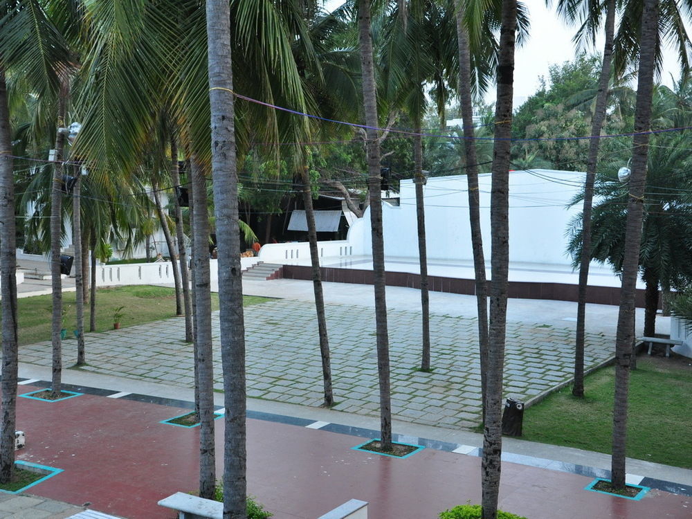 Green Coconut Resort Ченнаи Экстерьер фото